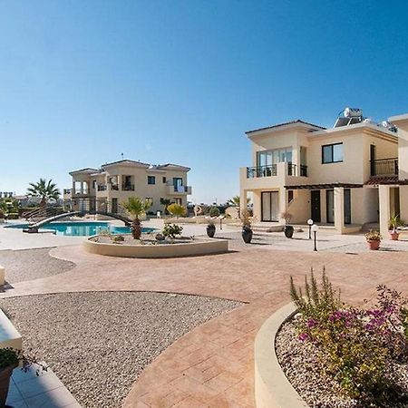 Beautiful 2-Bedroom Apartment - Great Location Paphos Exteriér fotografie