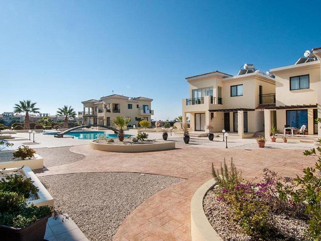Beautiful 2-Bedroom Apartment - Great Location Paphos Exteriér fotografie