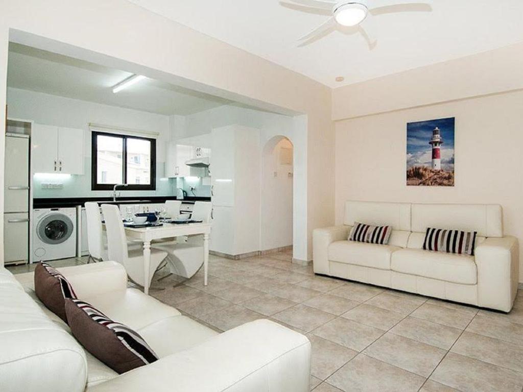 Beautiful 2-Bedroom Apartment - Great Location Paphos Exteriér fotografie