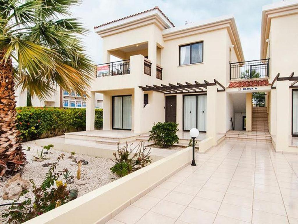 Beautiful 2-Bedroom Apartment - Great Location Paphos Exteriér fotografie