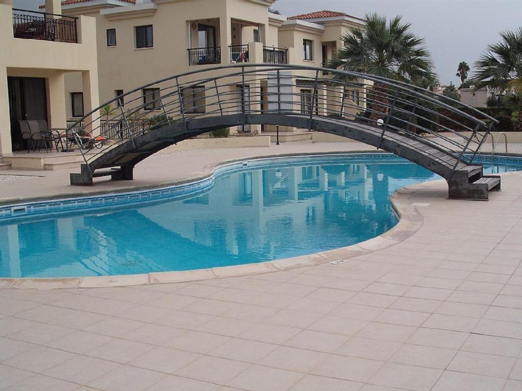 Beautiful 2-Bedroom Apartment - Great Location Paphos Exteriér fotografie