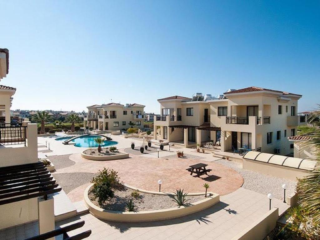 Beautiful 2-Bedroom Apartment - Great Location Paphos Exteriér fotografie
