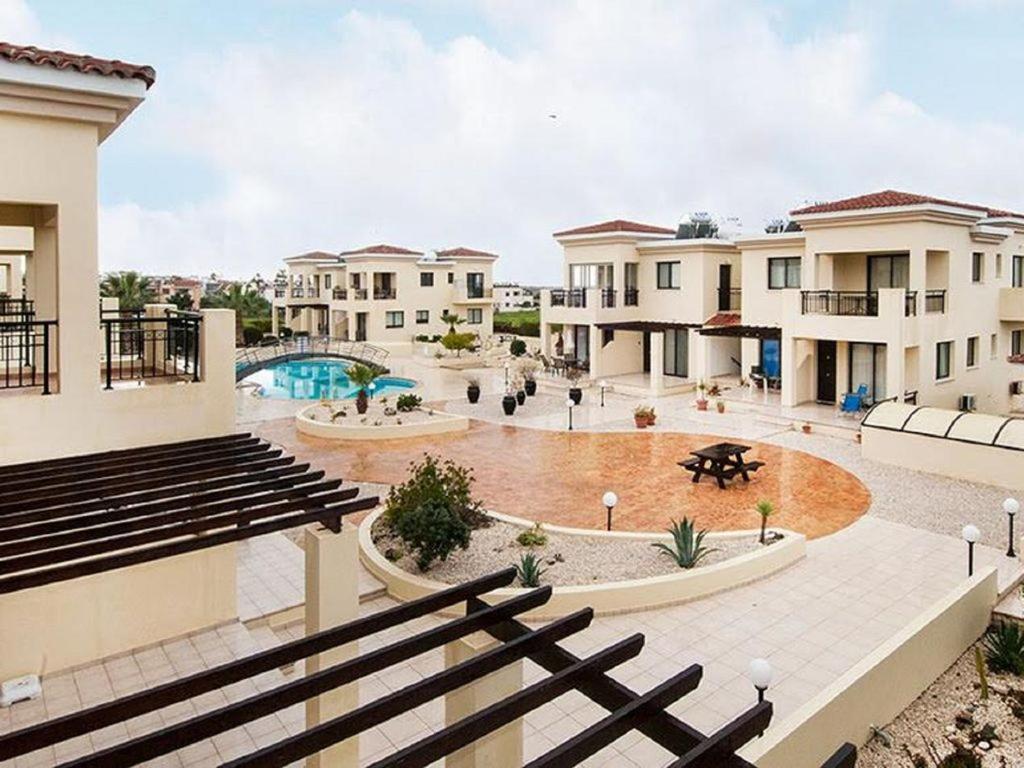 Beautiful 2-Bedroom Apartment - Great Location Paphos Exteriér fotografie