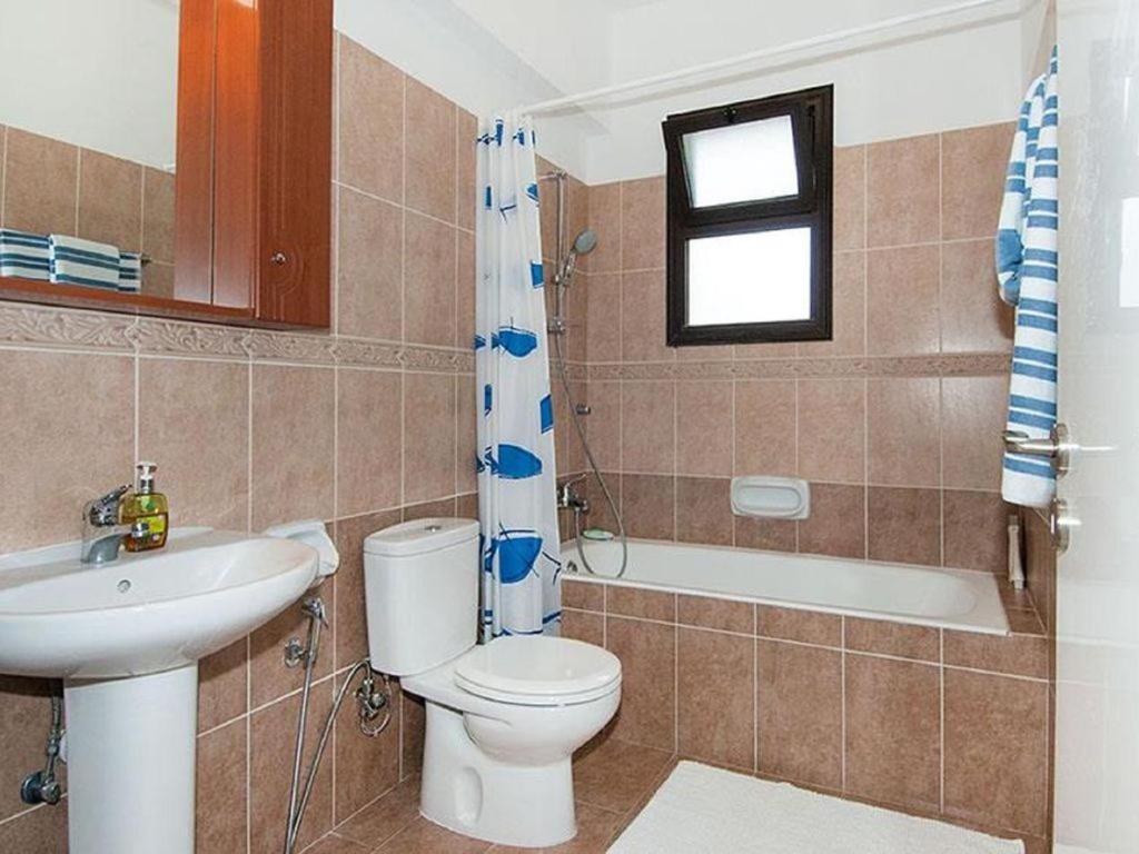 Beautiful 2-Bedroom Apartment - Great Location Paphos Exteriér fotografie