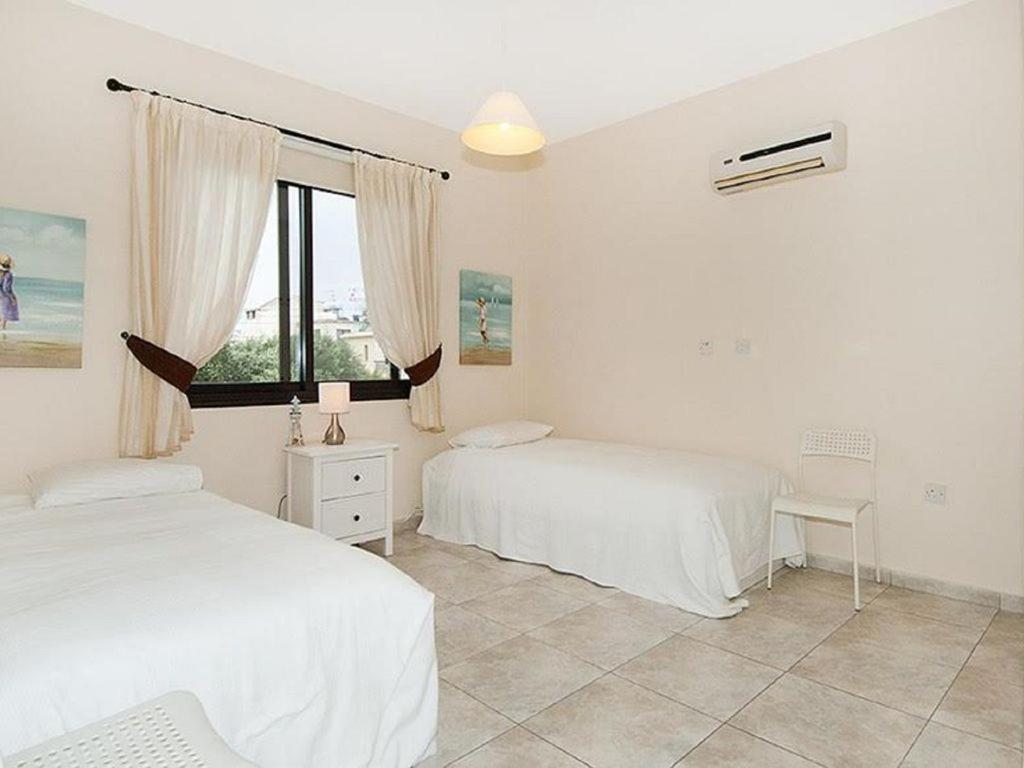 Beautiful 2-Bedroom Apartment - Great Location Paphos Exteriér fotografie